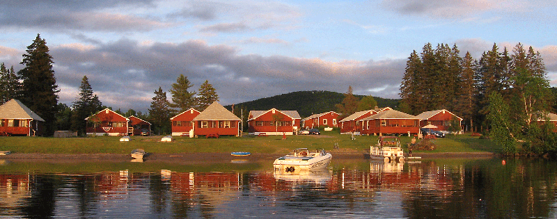 New England log cabin rentals on Vermont's Wallace Pond (also known as Lake Wallace), a great family-friendly and pet-friendly vacation spot.